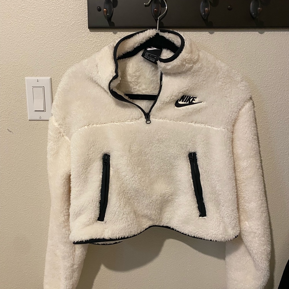 Nike Sherpa fleece crop sweatshirt. 1/4 zip. Pockets. size small